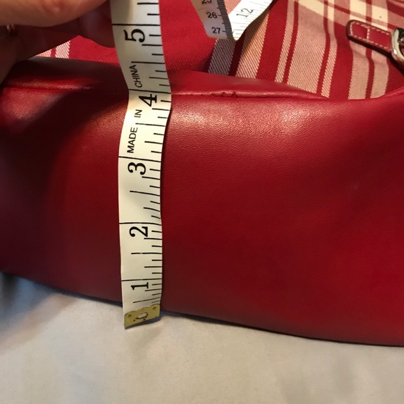 Cute Tommy Hilfiger purse - Picture 6 of 7